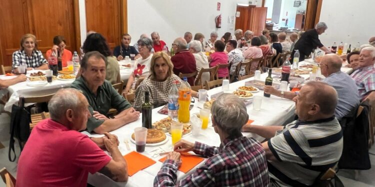 Los mayores de Aldeatejada disfrutan de su comida de las fiestas