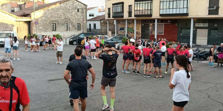 Deportividad y compañerismo en la vigésima carrera nocturna Trotabúhos en Cabrerizos