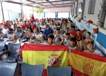 El debut de la Selección Española en el Mundial se vive en las piscinas municipales de Cabrerizos