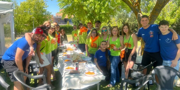 La gran paella festiva reúne a más de 3.000 vecinos en Cabrerizos