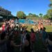 Cientos de bañistas disfrutan de la jornada de puertas abiertas en las piscinas de Carbajosa