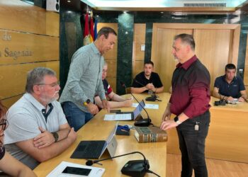 El socialista Pablo Julián promete su cargo como nuevo concejal del Ayuntamiento de Carbajosa