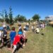 Los escolares de Carbajosa plantan el futuro en la zona verde del pabellón