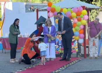 Una fiesta familiar despide a los 24 escolares que terminan su etapa en la Escuela Infantil Municipal de Santa Marta