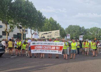 Cuidamos Villamayor vuelve a salir a la calle para protestar por los olores y exigir el cierre cautelar de la fábrica de grasas
