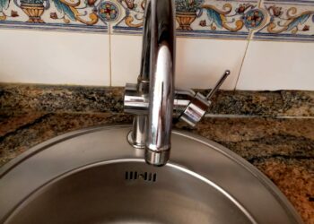 Los vecinos de Villares “hartos”, tachan de “tercermundista” la situación que viven con los continuos cortes de agua