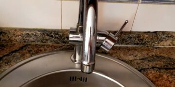 Los vecinos de Villares “hartos”, tachan de “tercermundista” la situación que viven con los continuos cortes de agua