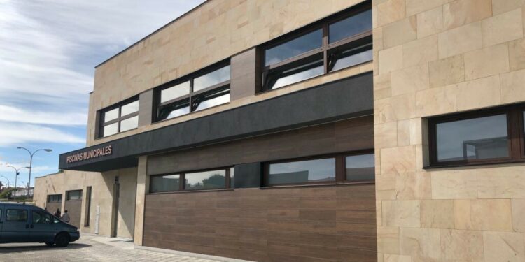 El PP denuncia presunta «discriminación» al impedir a una familia el acceso a las piscinas de Villares y el equipo de Gobierno niega estos hechos