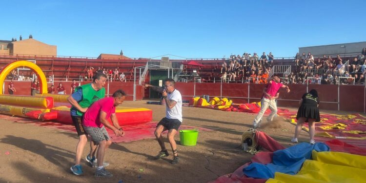 El humor amarillo desata la diversión de los jóvenes en Villares