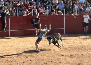 Animada tarde de vaquillas para despedir las fiestas de Villares