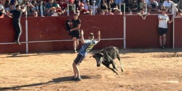 Animada tarde de vaquillas para despedir las fiestas de Villares