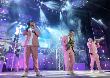La orquesta ‘Tango’ conquista Santa Marta en una multitudinaria noche de fiestas con un gran ambiente y un amplio dispositivo de seguridad