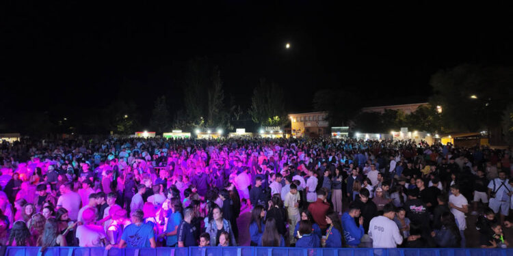 Miles de personas inauguran el espacio musical de Tierno Galván con la macrodiscoteca ‘Renovation Experience’