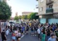 Las peñas y los jóvenes ‘calientan motores’ antes de recibir a ‘Panorama’, uno de los grandes atractivos de las Fiestas de Santa Marta