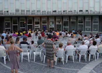 El Festival ‘Marteatrando’ recupera la sonrisa con el espectáculo familiar ‘Tecla & Tekloff’ tras el aplazamiento del Correfoc