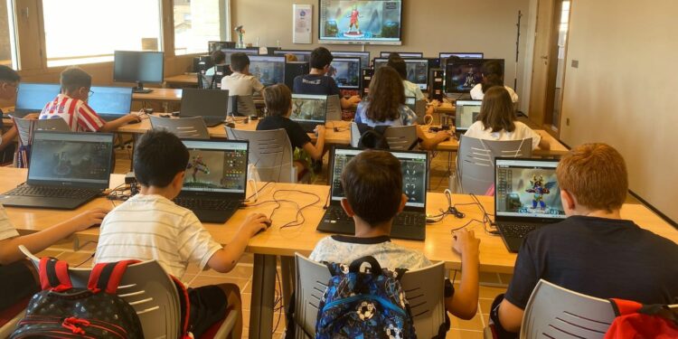 Una veintena de niños de Carbajosa amplían su formación digital en el campamento ‘One Tech’