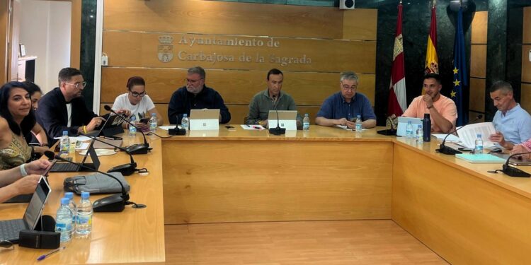 Carbajosa deja sobre la mesa la moción del edil no adscrito sobre la instalación de bandas reductoras de velocidad en el tramo previo al radar del polígono