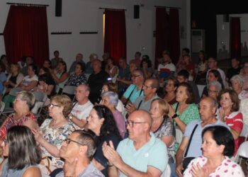 Emoción y humor en la celebración del Día de los Abuelos de Castellanos de Moriscos