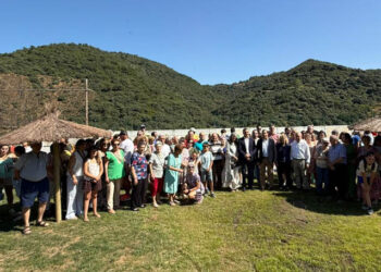 San Esteban de la Sierra hace realidad un sueño e inaugura las piscinas municipales con la asistencia de más de 200 vecinos