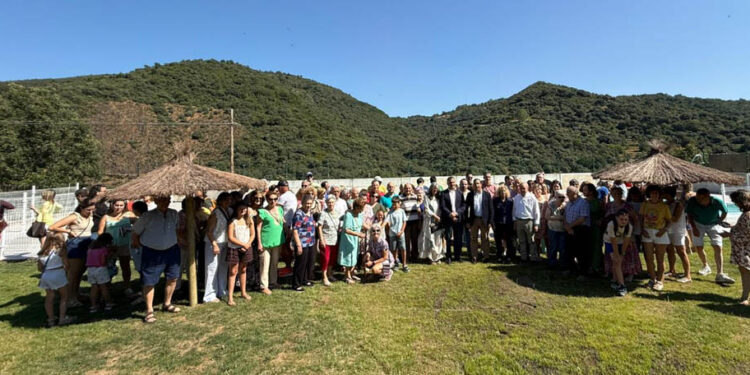 San Esteban de la Sierra hace realidad un sueño e inaugura las piscinas municipales con la asistencia de más de 200 vecinos