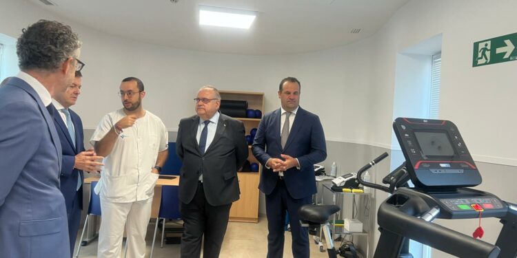 Mañueco visita la ampliación del Centro de Salud de Santa Marta que mejorará la atención sanitaria de más de 19.000 personas