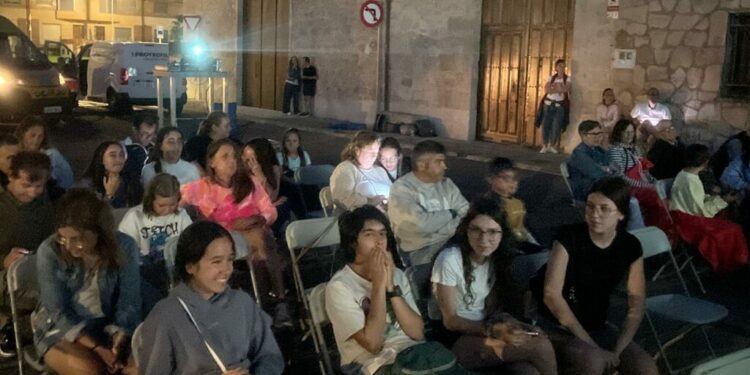 Las ‘Noches de Verano’ de Villares llegan cargadas de cine, teatro, magia y una jornada de observación astronómica