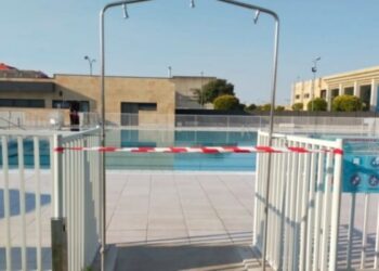 La historia se repite: vuelven a defecar en las piscinas de Villares