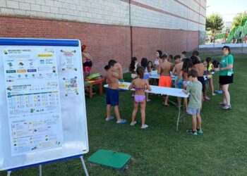 La piscina de Santa Marta se llena de piezas LEGO y retos para disfrutar de una tarde diferente