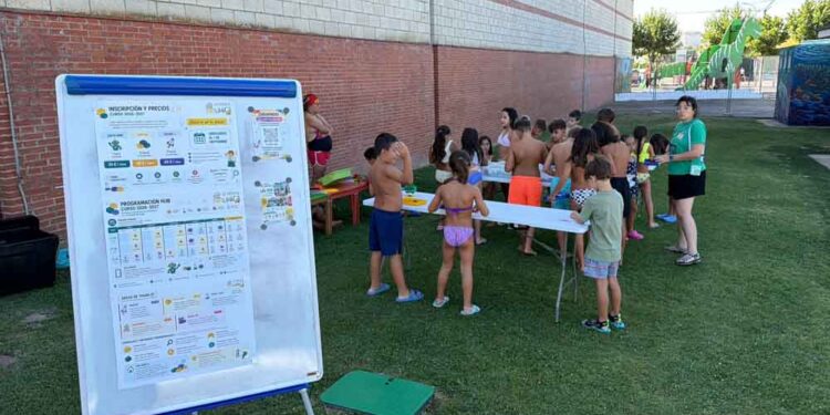 La piscina de Santa Marta se llena de piezas LEGO y retos para disfrutar de una tarde diferente