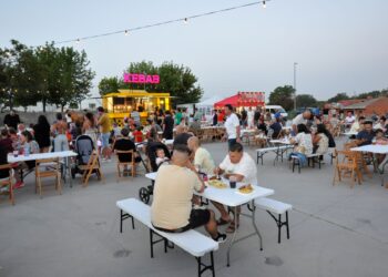 La comida callejera de las food trucks vuelve a Aldeatejada para ambientar las noches de verano