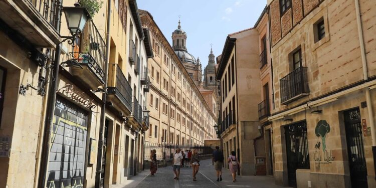Volver a casa y empezar de nuevo: una ayuda para quienes regresan a Castilla y León buscando echar raíces