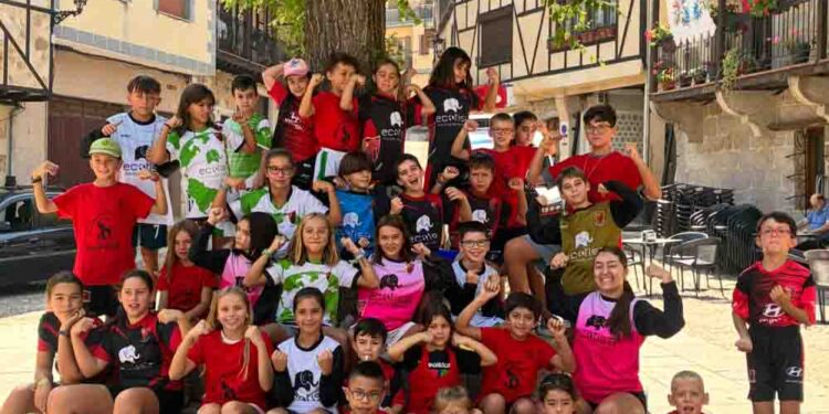 El campamento de verano de San Esteban reúne a 40 niños cada semana y consolida su éxito tras 12 ediciones