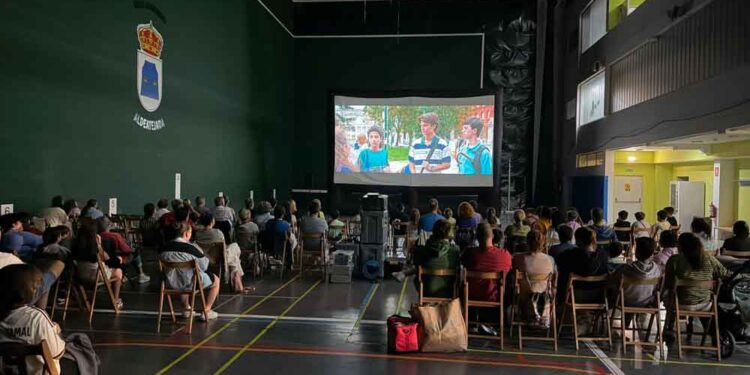 Aldeatejada reúne a un centenar de personas en el cine de verano de la III Semana Cultural