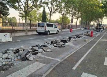 Salamanca renueva 600 metros de tuberías en Puente Ladrillo para reducir averías en la red de agua