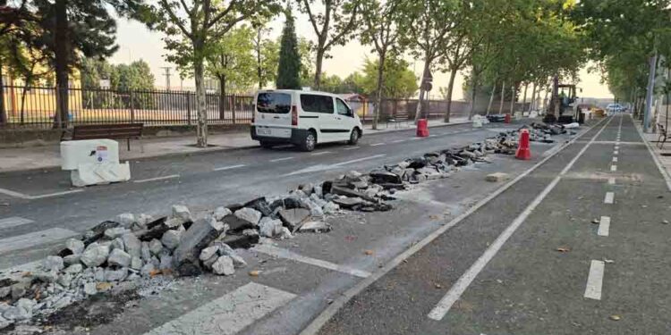 Salamanca renueva 600 metros de tuberías en Puente Ladrillo para reducir averías en la red de agua