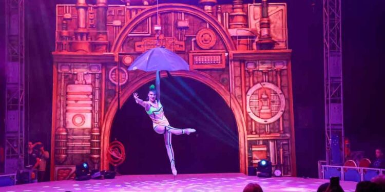 Stellar Circus lleva el talento salmantino a la apertura de Cir&Co en Ávila