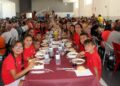 Los vecinos de Villares degustan las 1.200 raciones de caldereta en las Fiestas de Fin de Verano
