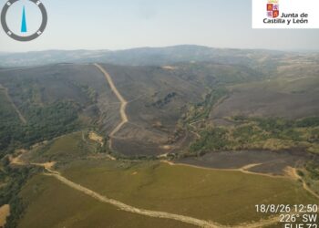 Salamanca contiene el avance del incendio con el trabajo de 132 efectivos que evitan que el fuego vuelva a cruzar la provincia