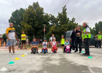 Divertida carrera de amotos para los más pequeños de Carbajosa