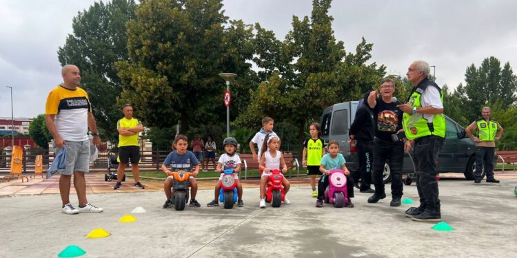 Divertida carrera de amotos para los más pequeños de Carbajosa