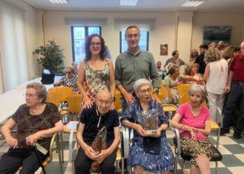 Carbajosa homenajea a sus vecinos más mayores y disfrutan del guateque fin de fiestas