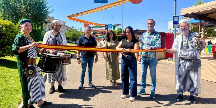 Carbajosa regresa a la Edad Media con la música y la artesanía que llenan el mercado medieval este fin de semana