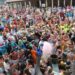 Las peñas marcan el ritmo en el estallido de las Fiestas de San Roque en Carbajosa