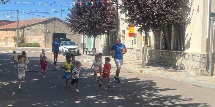 Las VII Olimpiadas Infantiles de Atletismo consolidan su éxito en las fiestas de Castellanos