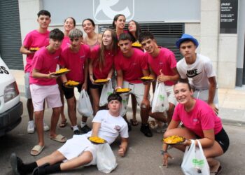 Castellanos reparte más de 2.000 raciones de paella solidaria a favor de la Asociación Salmantina contra el Bullying y el Ciberbullying