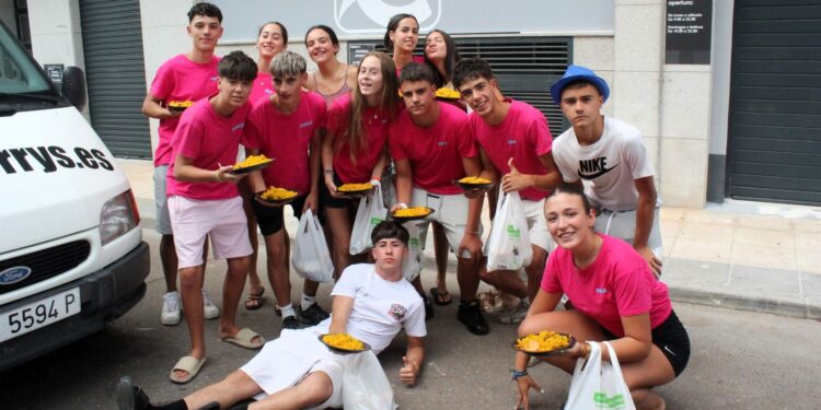 Castellanos reparte más de 2.000 raciones de paella solidaria a favor de la Asociación Salmantina contra el Bullying y el Ciberbullying