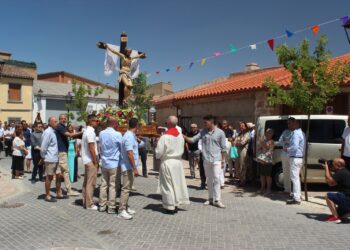 La procesión del Cristo de las Batallas y el convite popular despiden las fiestas de Castellanos
