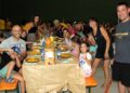Los vecinos agotan las 1.200 raciones de la paella festiva en Doñinos