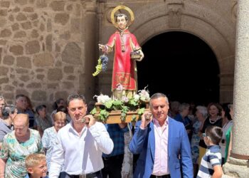La procesión de San Esteban despide el fin de semana festivo