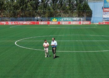 Una inversión de casi 250.000€ permite al campo de fútbol Alfonso San Casto estrenar césped artificial